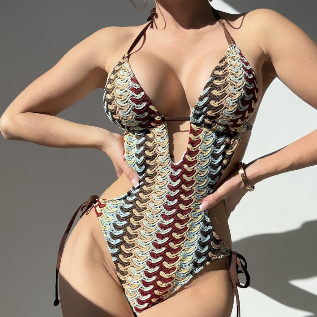 Bunter Häkeltextur-Badeanzug mit schmaler Passform und sexy Neckholder