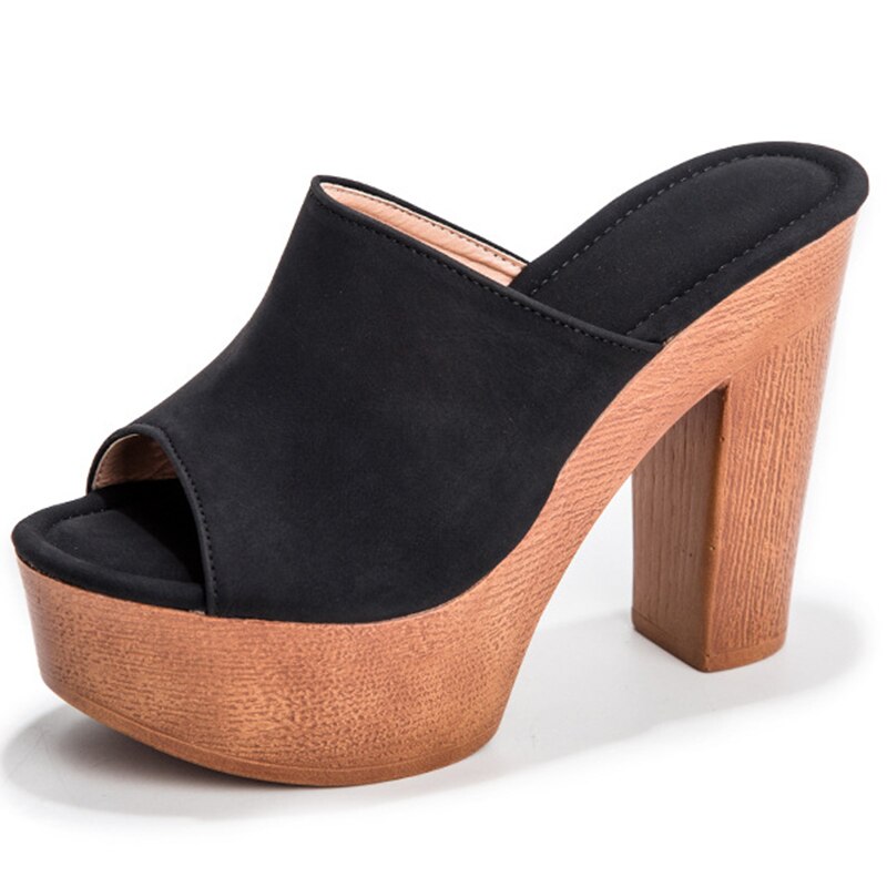 Marken-Sommerhausschuhe Damen High Heels Schuhe Weibliche Mode Plateau Schuhe Outdoor Damen Hausschuhe Pumps Nieten Pantoletten Schuhe