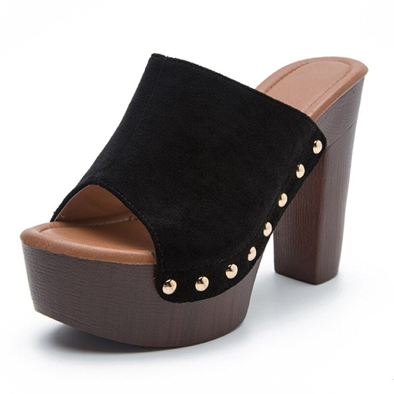 Marken-Sommerhausschuhe Damen High Heels Schuhe Weibliche Mode Plateau Schuhe Outdoor Damen Hausschuhe Pumps Nieten Pantoletten Schuhe