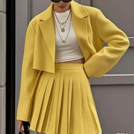 Kurzer Blazer + Minirock Plissiert Set | Elegante Streetwear