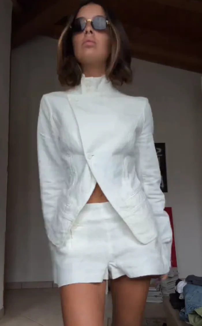 Leinen-Set Weiß | Asymmetrischer Blazer + High-Waist-Shorts